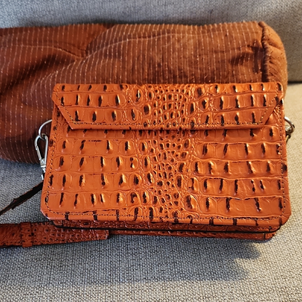 Cosmo Handmade Orange Croc-Embossed Crossbody Bag - Picture 3 of 6